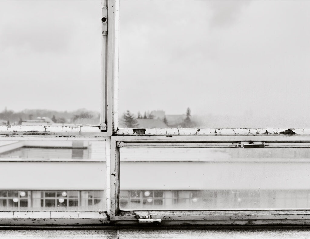 Fenster Gemeinschaftsdusche im Atelierhaus, Bauhaus Dessau 2015